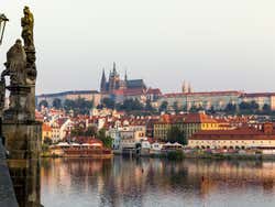 Castillo de Praga iluminado