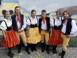Bailarines del espectáculo folclórico