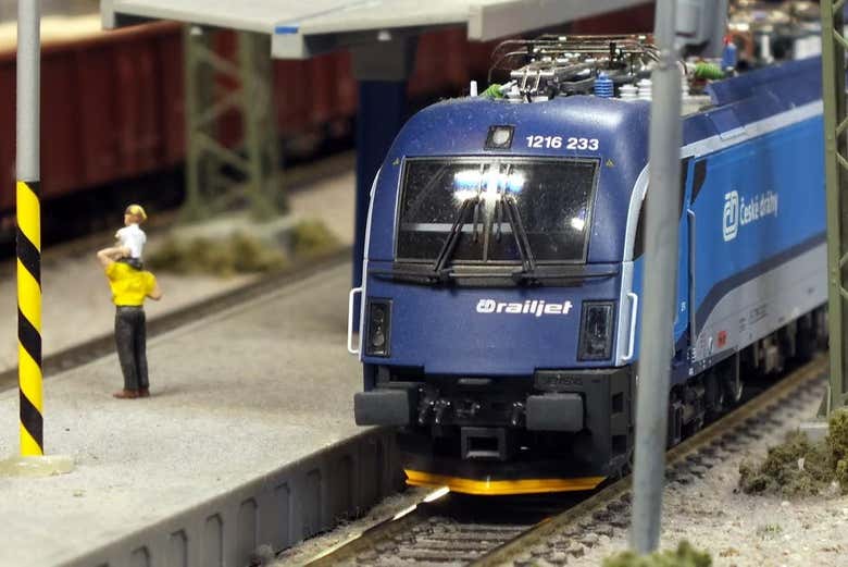 Maqueta de un tren checo en Kingdom of Railways